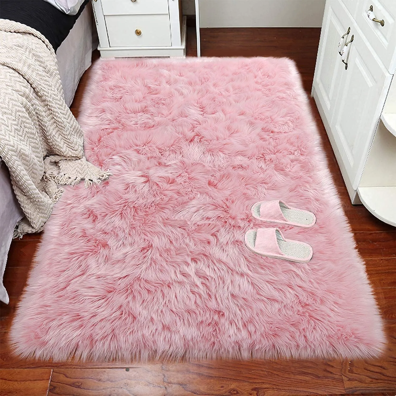Fluffy Small Dog Cat Bed Mat Plush Faux Fur Pet Bed Mat for Dogs & Cats - Soft & Fluffy Dog Rug, Sheepskin Rug, Luxurious Faux Fur Ultra Cozy for Dogs & Cats